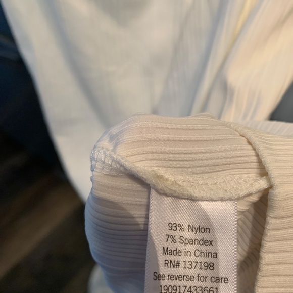 Intempo  mock turtle cutout top. NWT . Retail 37‎ - Picture 5 of 6